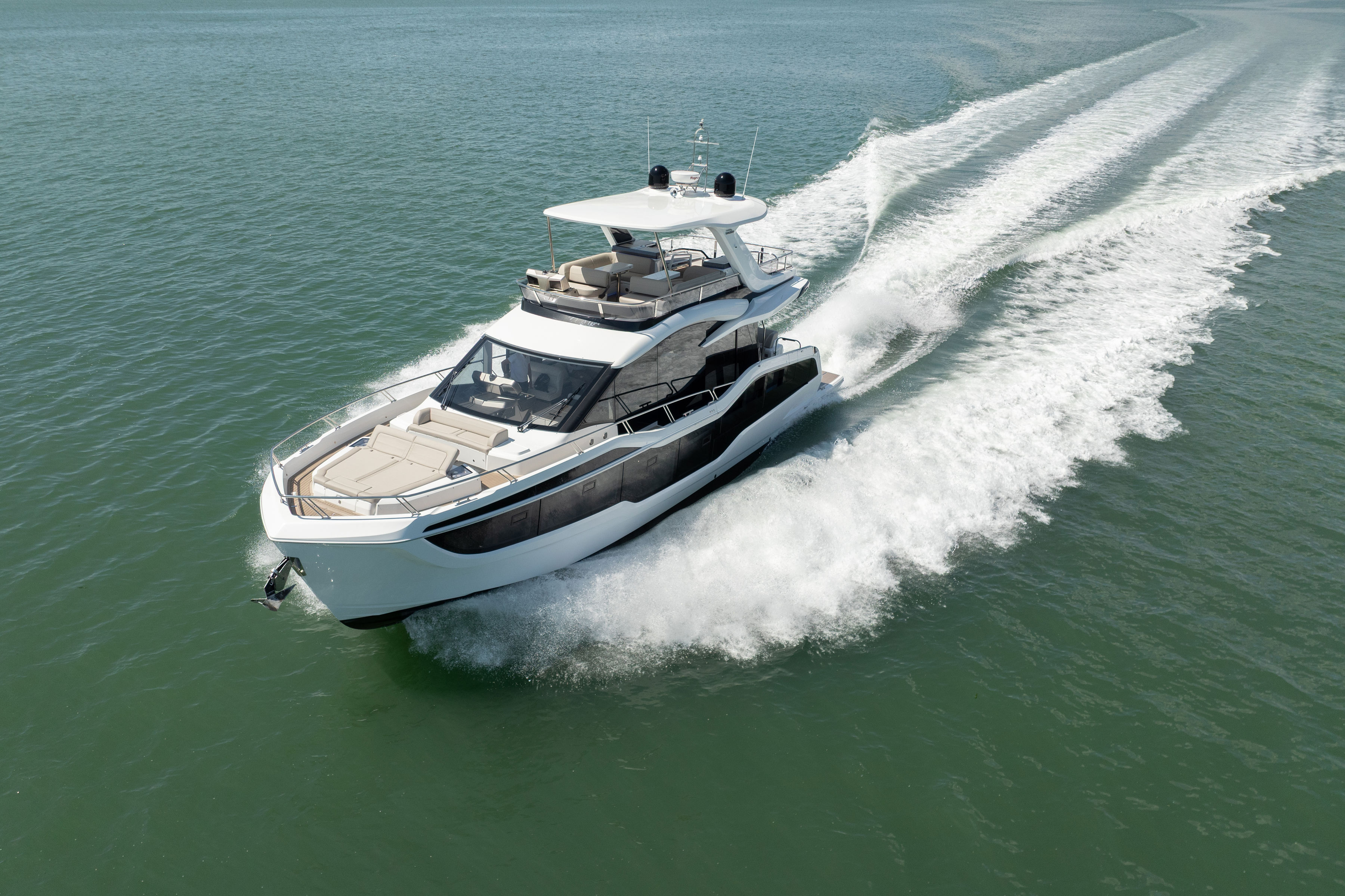 Galeon 560 FLY