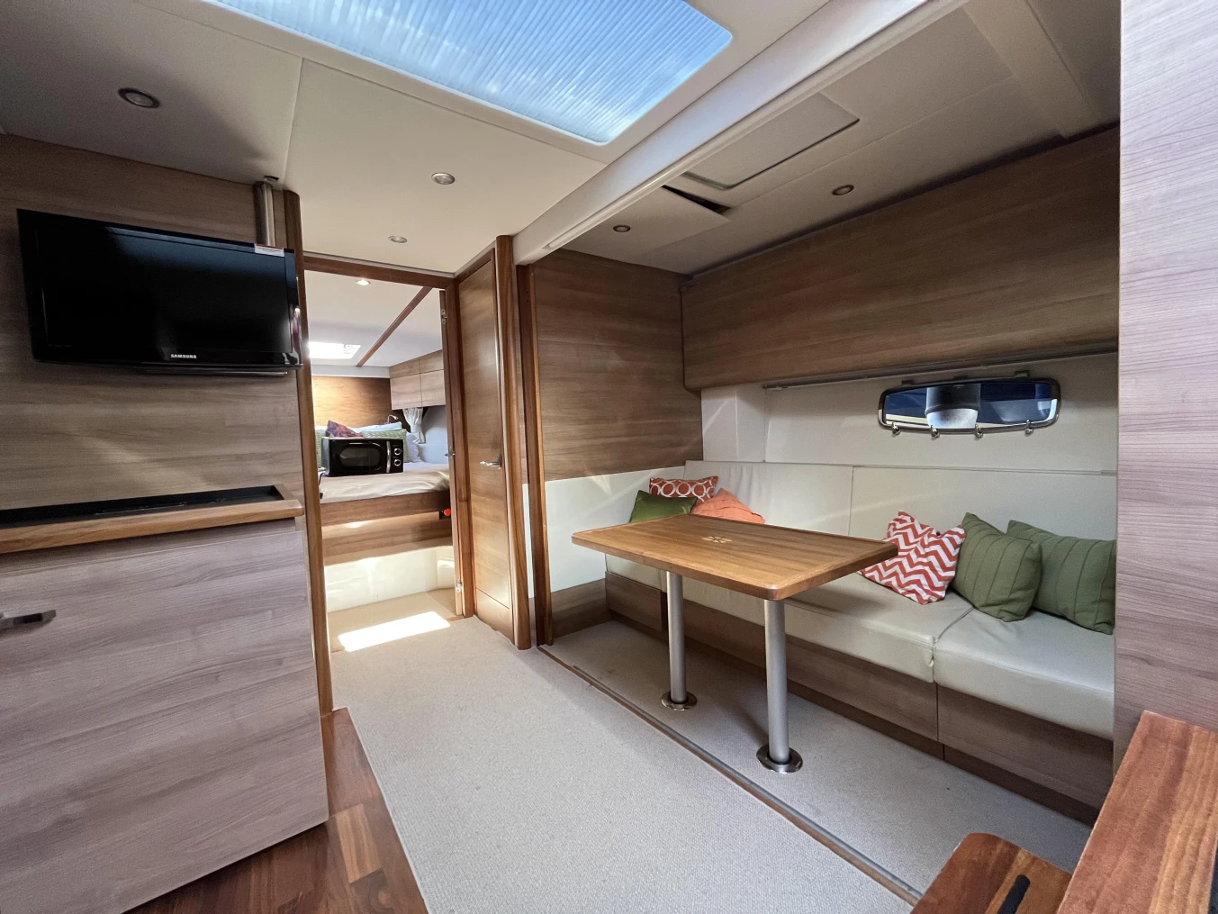 Sealine SC47 For Sale - Saloon