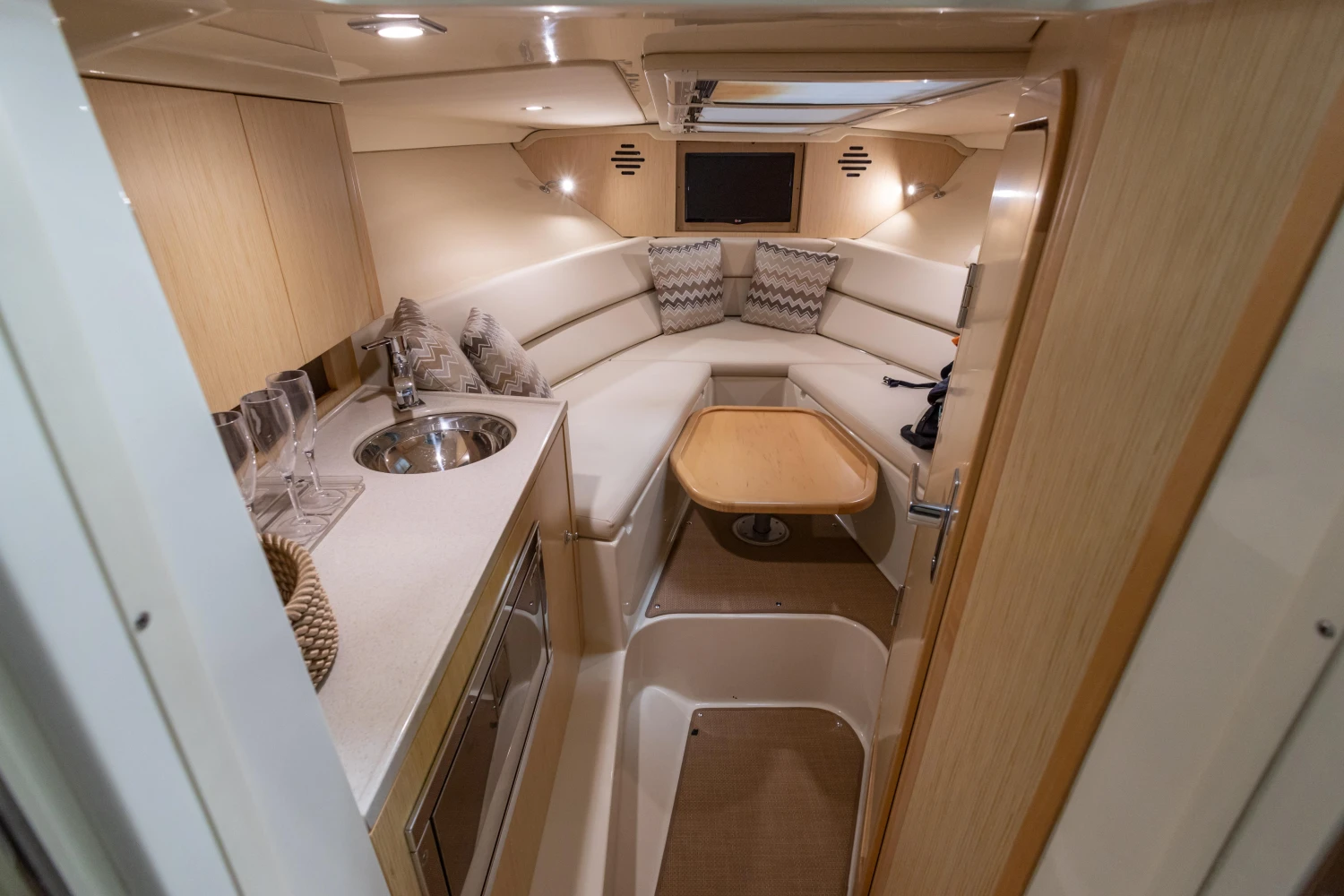 Chris-Craft Corsair 32 For Sale