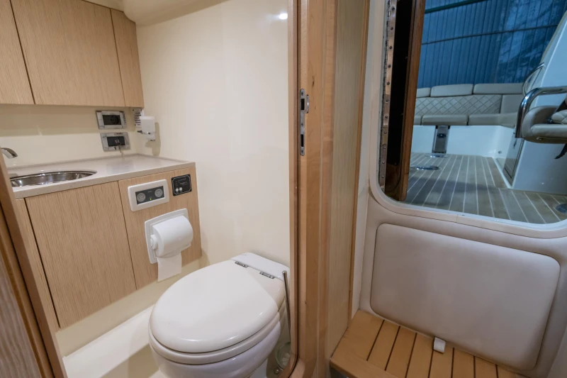 Chris-Craft Corsair 32 For Sale