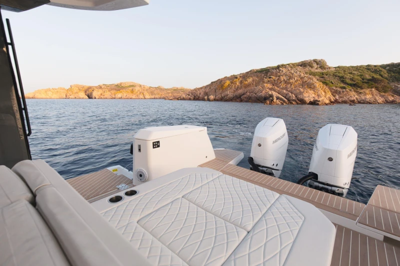 2025 Saxdor 400 GTO yacht with twin engines, cruising near rocky coastline.